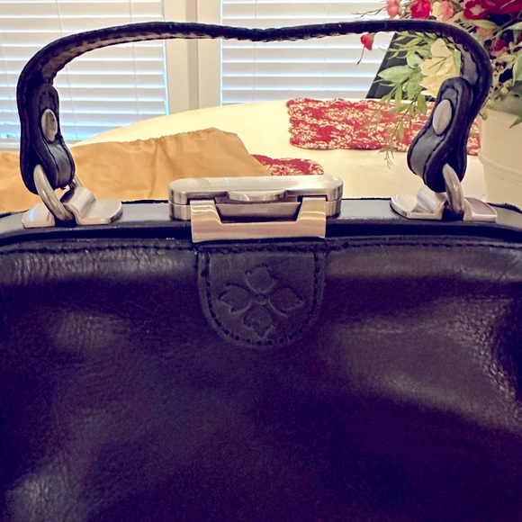 NWOT Patricia Nash Framed Black Leather Satchel - Picture 3 of 10
